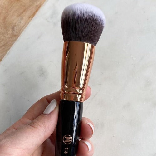 makeup_weapons_dome_foundation_brush