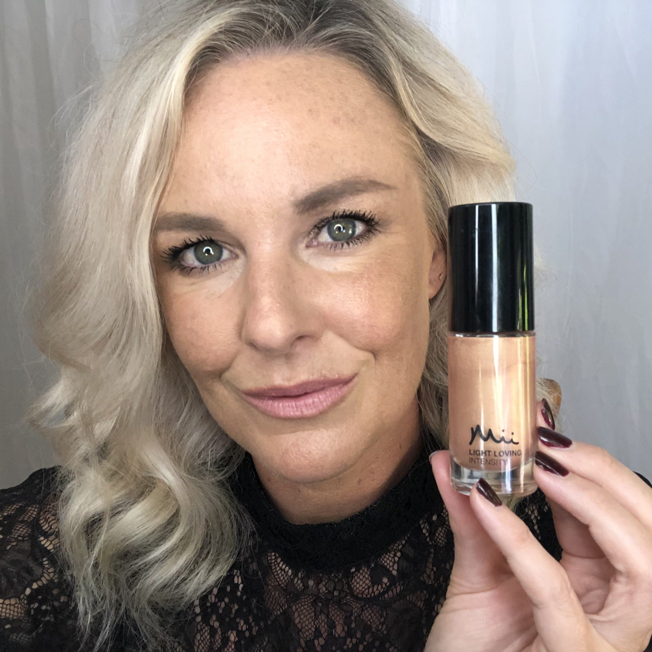 amanda_miicosmetics_light_loving_liquid_luminizer