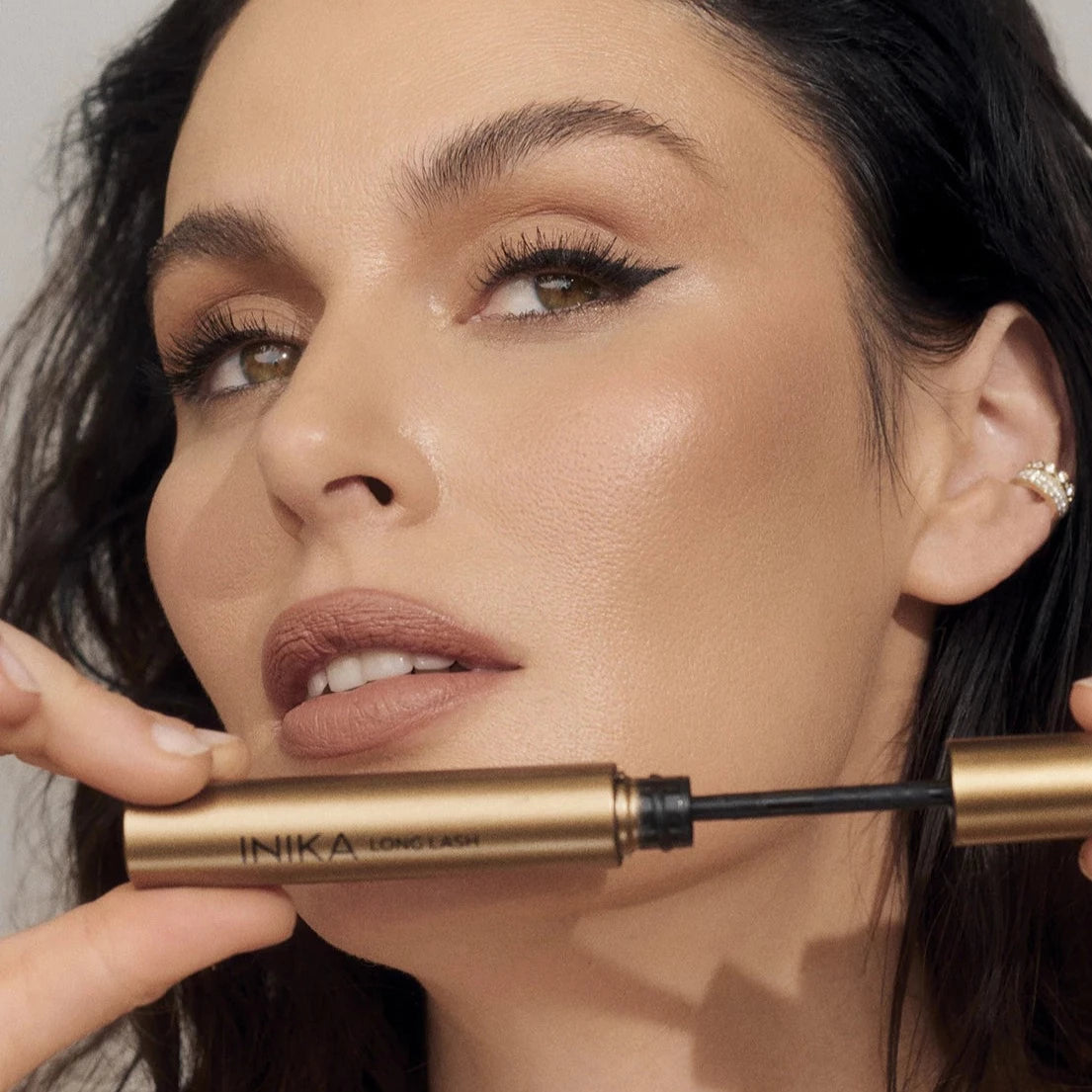 inikamascara_longlashmascara_model