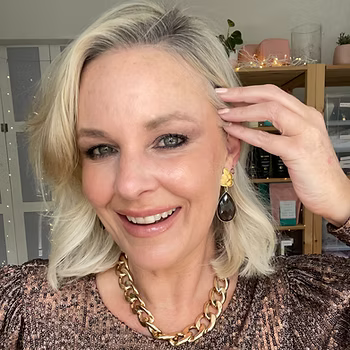 5 easy Christmas makeup looks - for women over 40