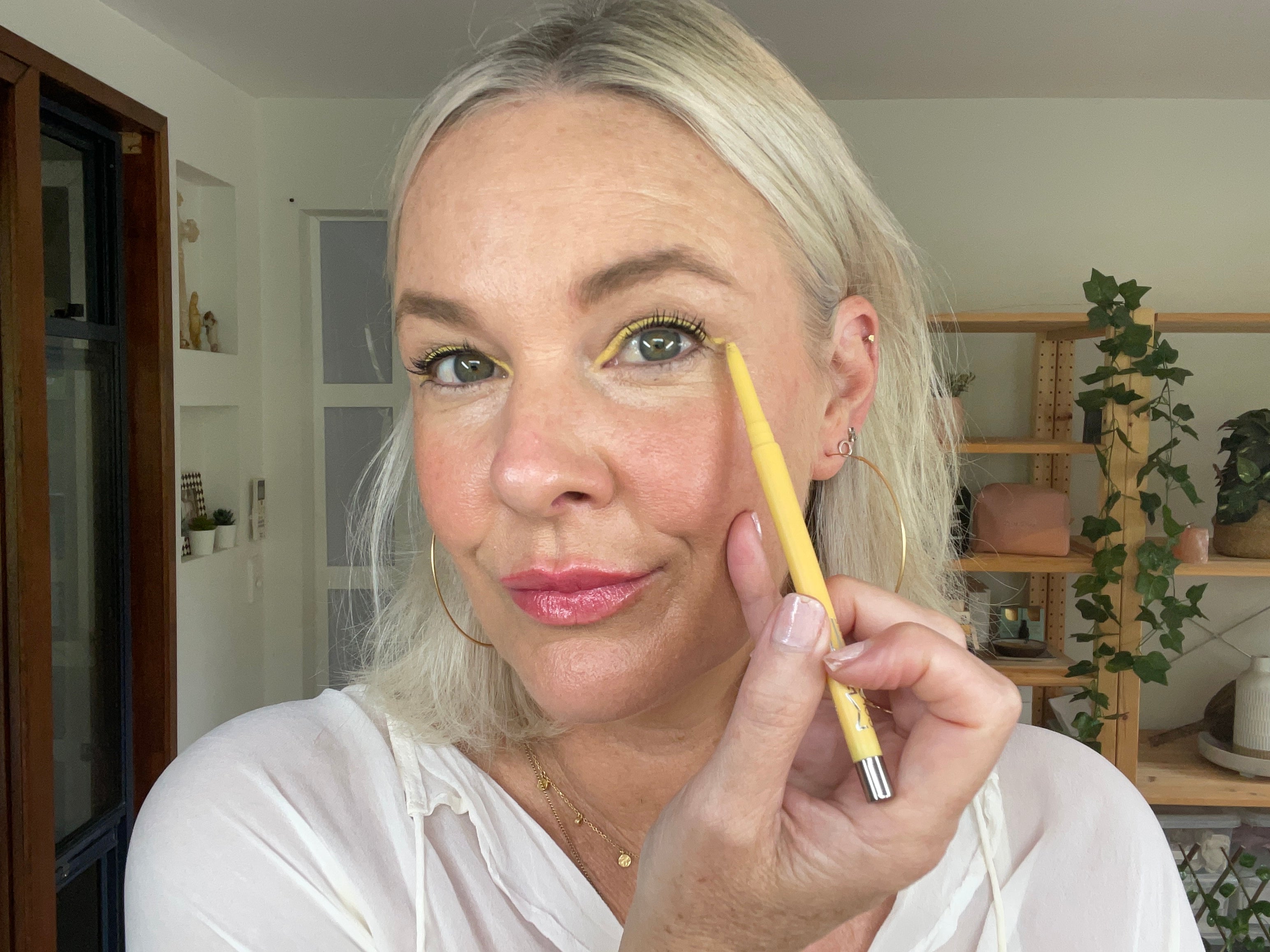Colourful makeup is back!
