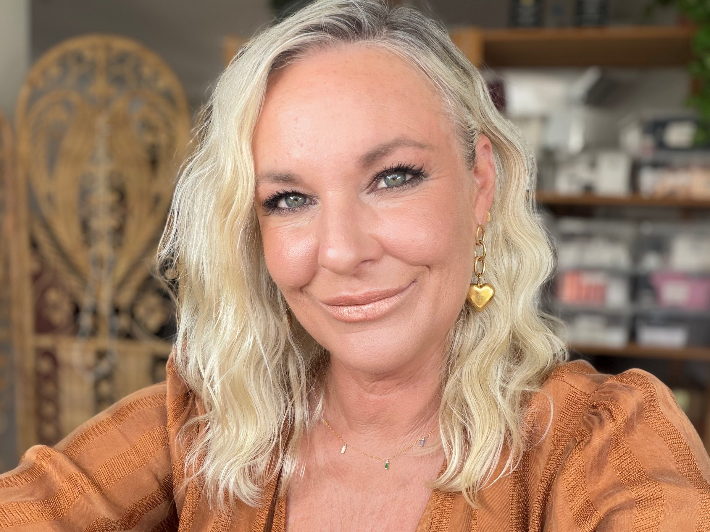 amanda_ramsay_agelessbeauty_over40smakeupexpert